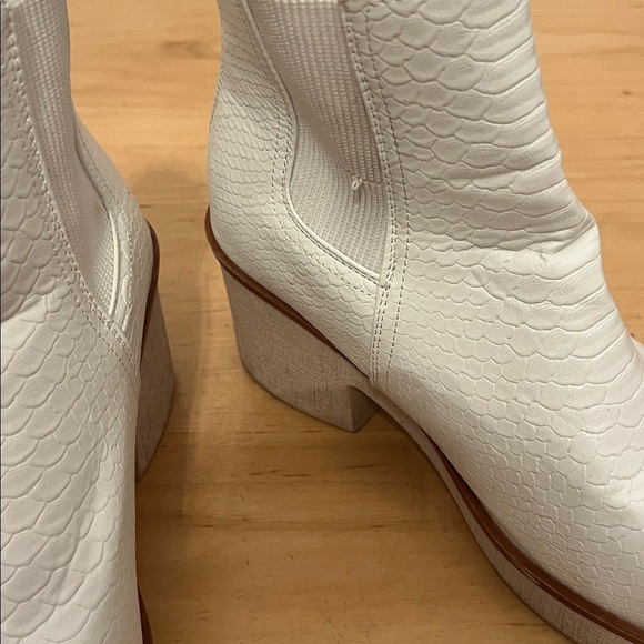 Pierre Dumas White Textured Ankle Boots - Picture 4 of 6